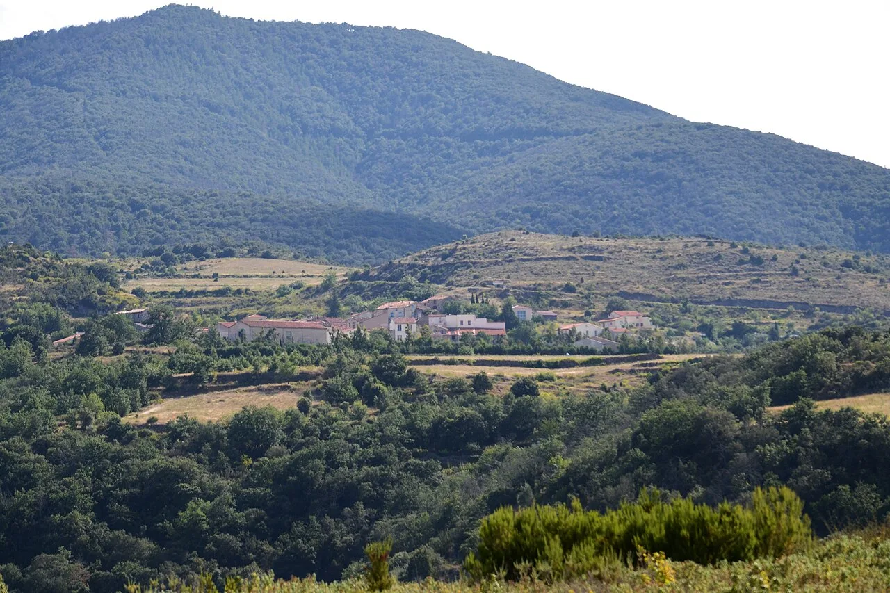 Vue du village de Trilla (Pyrénées-Orientales, France)
